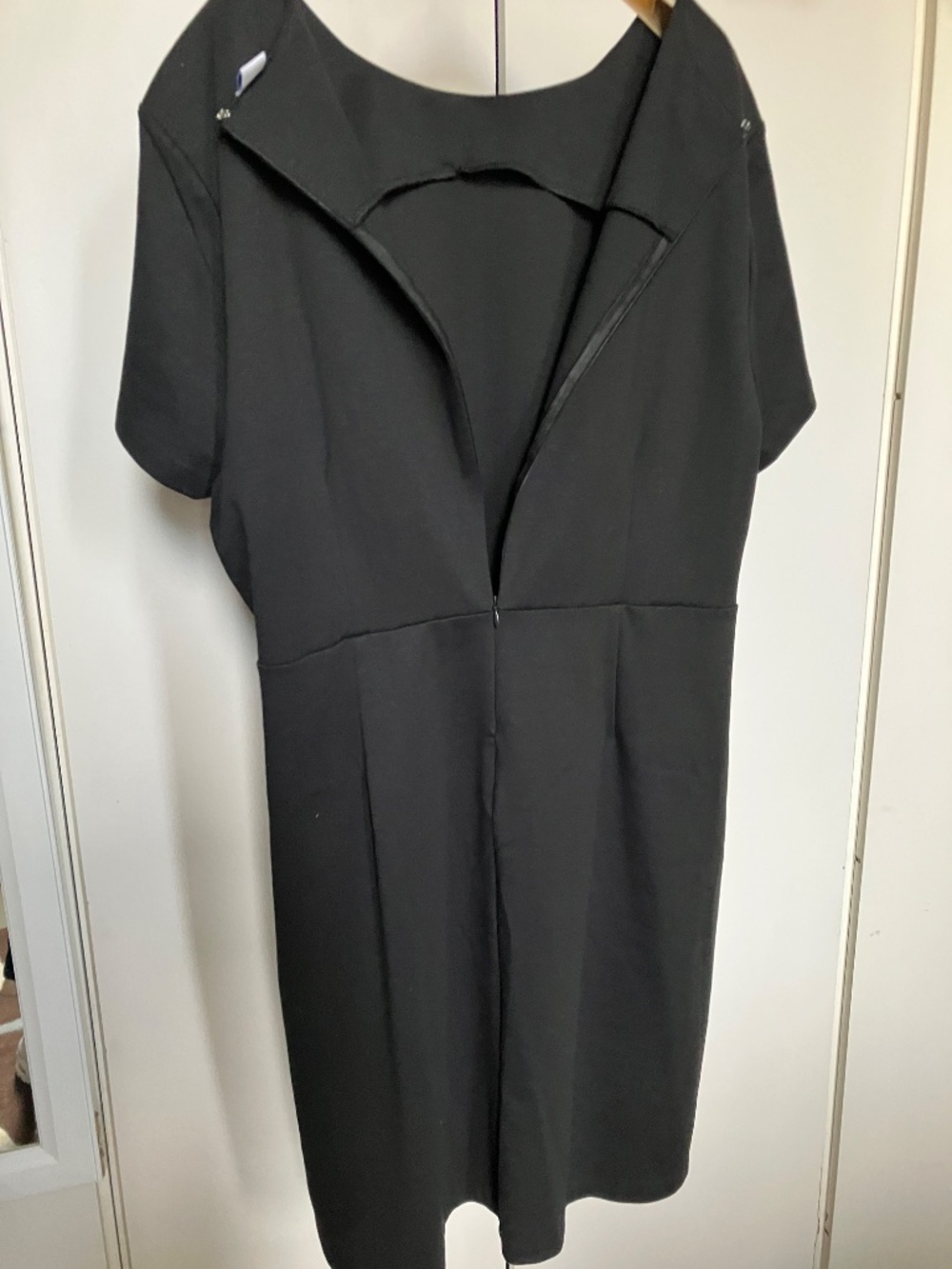 Old Navy Black Short-Sleeve Sheath Dress w/Zipper. XXL. New with Tags. - Picture 4 of 10
